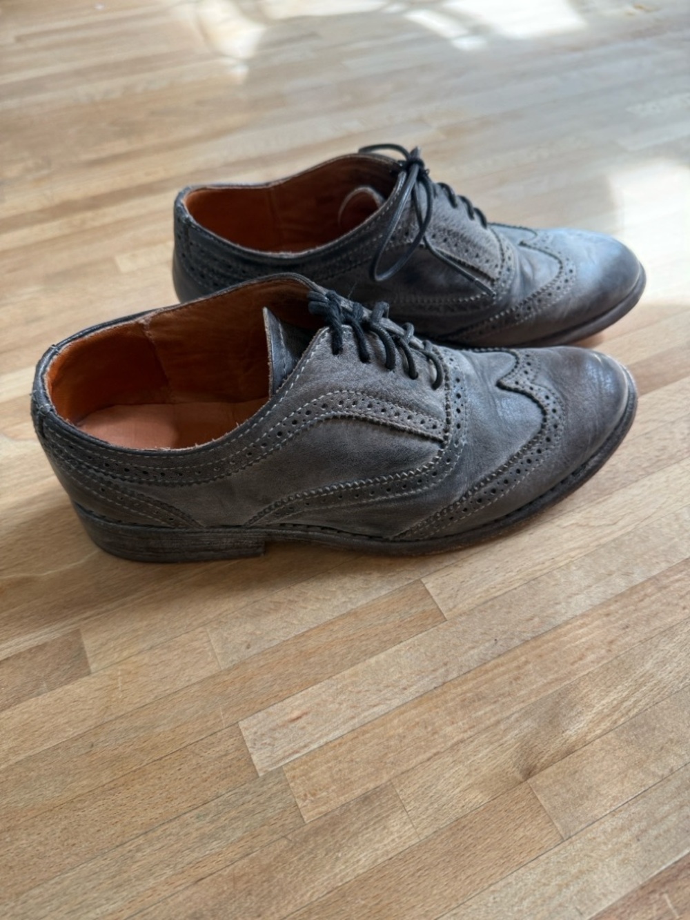 BED STU Distressed Leather Wingtip Oxfords - Picture 4 of 5